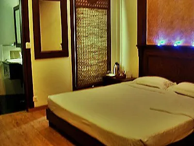 Siris 18 Hotel Gurgaon